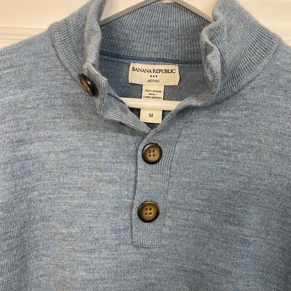 Banana Republic Factory Men’s Sz Medium Light Blue Merino Wool 3 Button Sweater - Picture 5 of 8